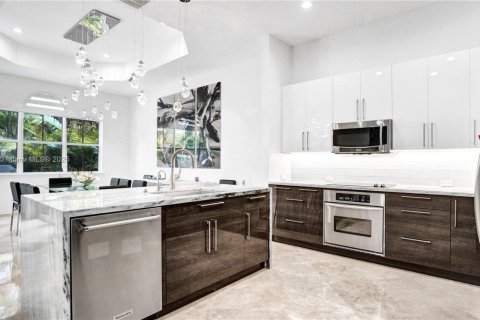 Townhouse in Hollywood, Florida 4 bedrooms, 310.48 sq.m. № 1882274 - photo 12