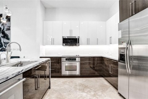 Townhouse in Hollywood, Florida 4 bedrooms, 310.48 sq.m. № 1882274 - photo 13