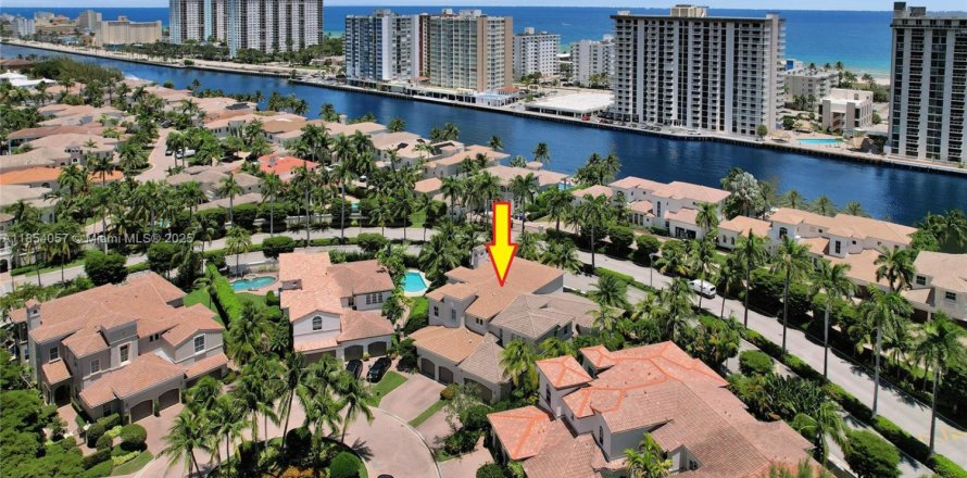 Townhouse in Hollywood, Florida 4 bedrooms, 310.48 sq.m. № 1882274