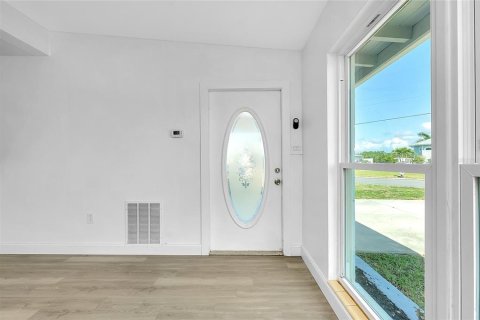 House in Port Charlotte, Florida 2 bedrooms, 98.01 sq.m. № 1684992 - photo 7