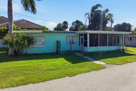 Immobilier commercial à vendre à Punta Gorda, Floride: 367.52 m2 № 2427147 - photo 11