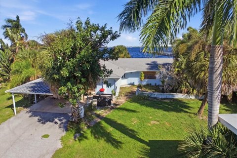 Immobilier commercial à vendre à Punta Gorda, Floride: 367.52 m2 № 2427147 - photo 2