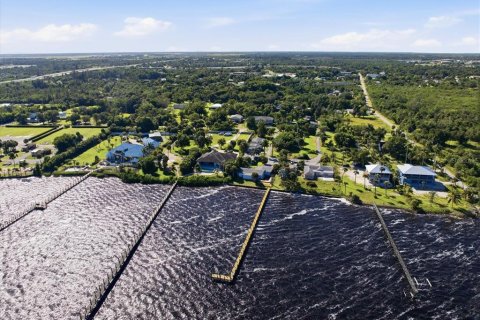 Immobilier commercial à vendre à Punta Gorda, Floride: 367.52 m2 № 2427147 - photo 16