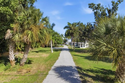 Immobilier commercial à vendre à Punta Gorda, Floride: 367.52 m2 № 2427147 - photo 5