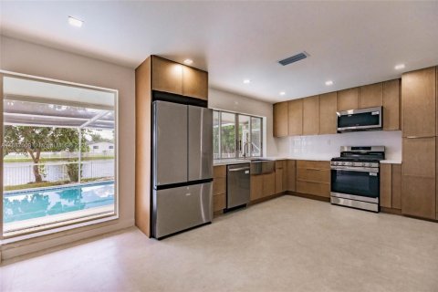 House in Sunrise, Florida 4 bedrooms № 1943981 - photo 14