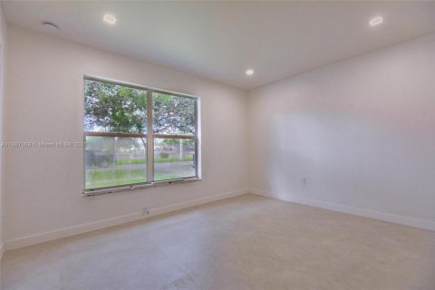 House in Sunrise, Florida 4 bedrooms № 1943981 - photo 12
