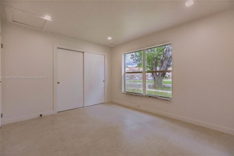 House in Sunrise, Florida 4 bedrooms № 1943981 - photo 13