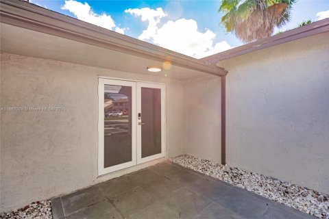 House in Sunrise, Florida 4 bedrooms № 1943981 - photo 5