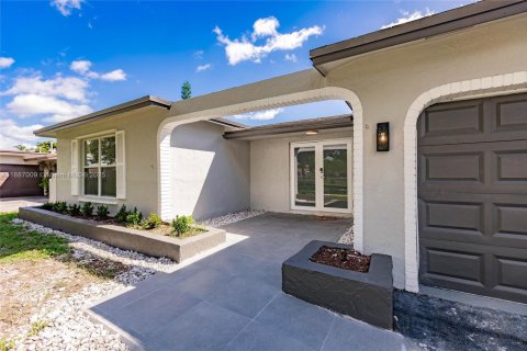 House in Sunrise, Florida 4 bedrooms № 1943981 - photo 4