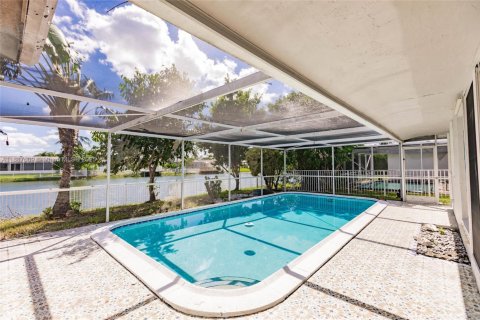 House in Sunrise, Florida 4 bedrooms № 1943981 - photo 18