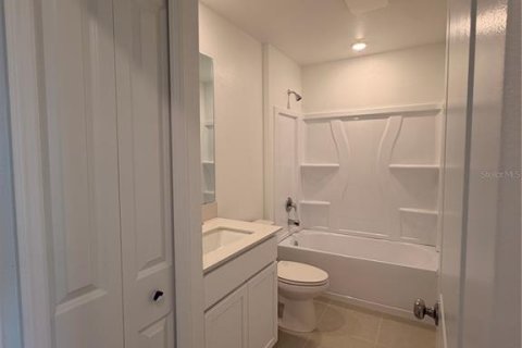 House in Eustis, Florida 4 bedrooms, 174.1 sq.m. № 2207980 - photo 18