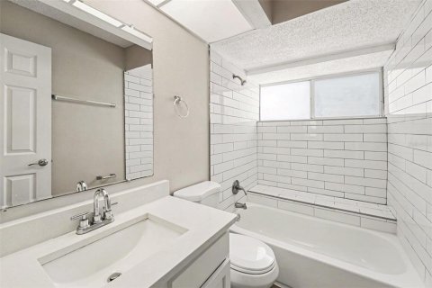 Купить виллу или дом в Семинол, Флорида 8 комнат, 222.59м2, № 2231373 - фото 19