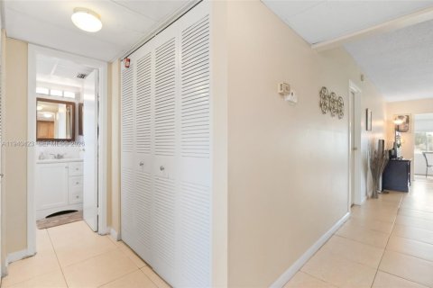 Condominio en venta en Margate, Florida, 1 dormitorio, 72 m2 № 2152698 - foto 5