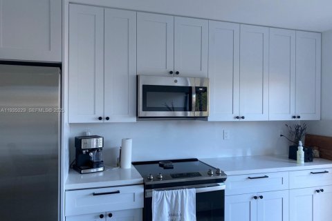 Townhouse in Miami, Florida 3 bedrooms, 114.08 sq.m. № 1993197 - photo 8