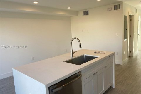 Townhouse in Miami, Florida 3 bedrooms, 114.08 sq.m. № 1993197 - photo 10