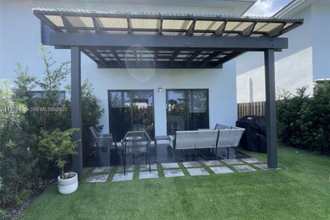 Townhouse in Miami, Florida 3 bedrooms, 114.08 sq.m. № 1993197 - photo 6