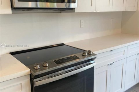 Townhouse in Miami, Florida 3 bedrooms, 114.08 sq.m. № 1993197 - photo 9