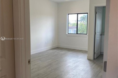 Townhouse in Miami, Florida 3 bedrooms, 114.08 sq.m. № 1993197 - photo 2