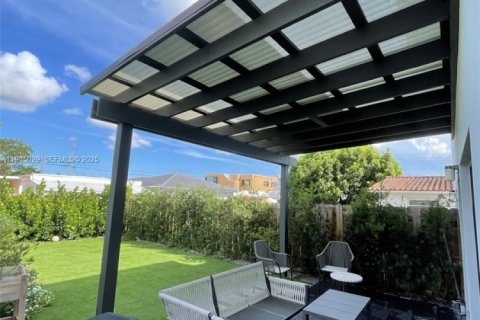 Townhouse in Miami, Florida 3 bedrooms, 114.08 sq.m. № 1993197 - photo 7