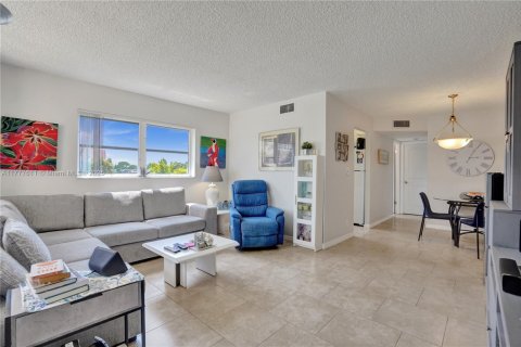 Condo in Sunrise, Florida, 1 bedroom  № 1868362 - photo 2