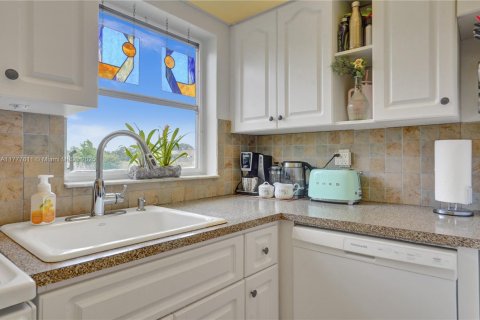 Condo in Sunrise, Florida, 1 bedroom  № 1868362 - photo 11