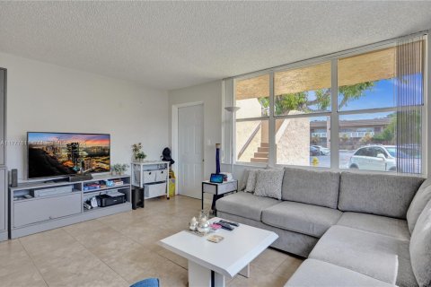 Condo in Sunrise, Florida, 1 bedroom  № 1868362 - photo 4