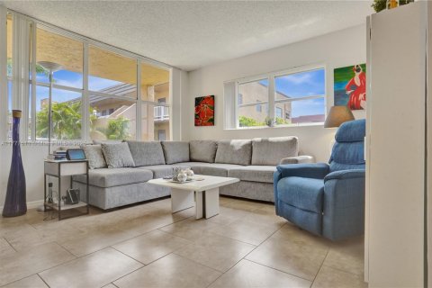 Condo in Sunrise, Florida, 1 bedroom  № 1868362 - photo 3