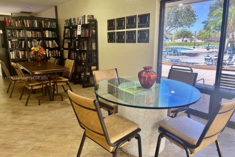Condo in Sunrise, Florida, 1 bedroom  № 1868362 - photo 27