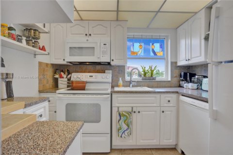 Condo in Sunrise, Florida, 1 bedroom  № 1868362 - photo 10