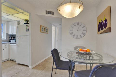 Condo in Sunrise, Florida, 1 bedroom  № 1868362 - photo 7