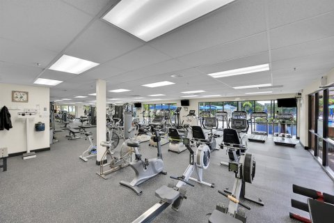 Condo in Sunrise, Florida, 2 bedrooms № 2193291 - photo 9