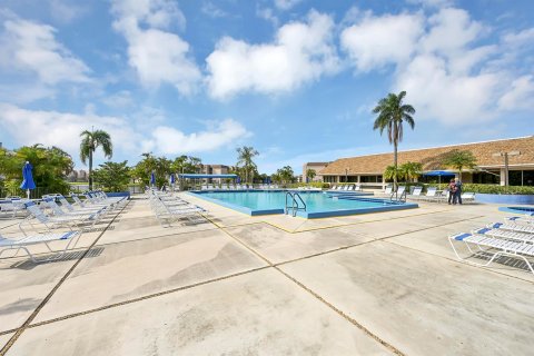 Condo in Sunrise, Florida, 2 bedrooms № 2193291 - photo 13