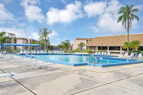 Condo in Sunrise, Florida, 2 bedrooms № 2193291 - photo 16