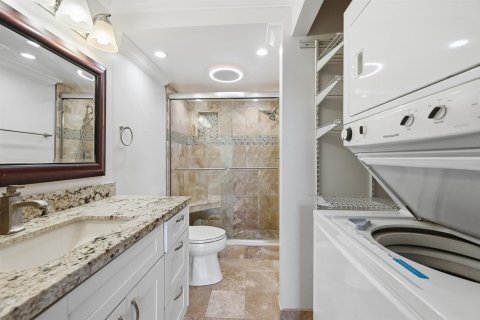 Condo in Sunrise, Florida, 2 bedrooms № 2193291 - photo 29