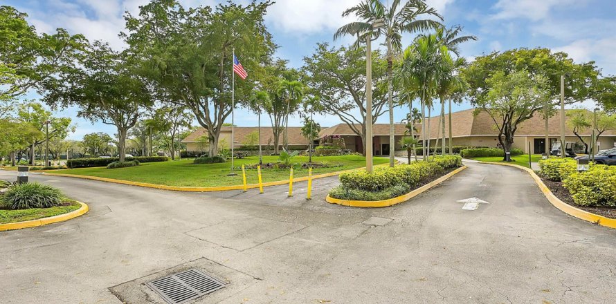 Condo in Sunrise, Florida, 2 bedrooms № 2193291