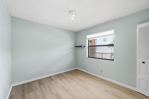 Condo in Sunrise, Florida, 2 bedrooms № 2193291 - photo 30