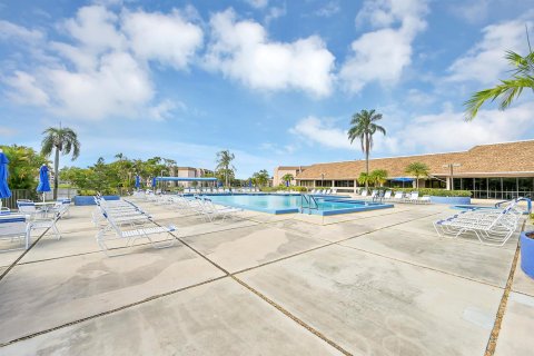 Condo in Sunrise, Florida, 2 bedrooms № 2193291 - photo 12