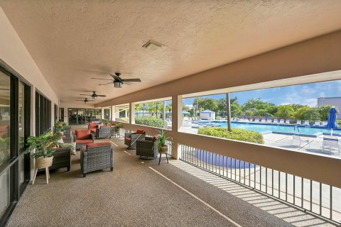 Condo in Sunrise, Florida, 2 bedrooms № 2193291 - photo 11