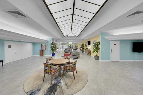 Condo in Sunrise, Florida, 2 bedrooms № 2193291 - photo 3