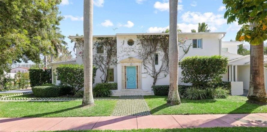 Дом в Майами-Бич, Флорида 4 спальни, 221.48м2 № 1997238