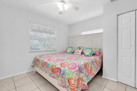 Casa en venta en Saint Petersburg, Florida, 4 dormitorios, 198.63 m2 № 1902453 - foto 28