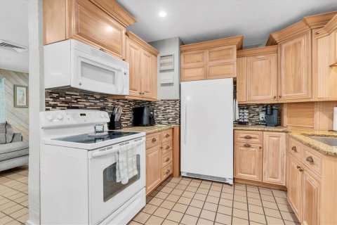 House in Saint Petersburg, Florida 4 bedrooms, 198.63 sq.m. № 1902453 - photo 12