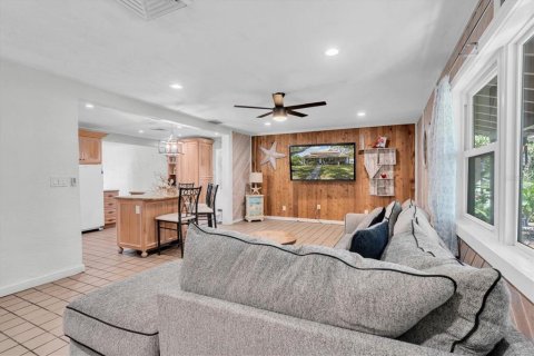 Casa en venta en Saint Petersburg, Florida, 4 dormitorios, 198.63 m2 № 1902453 - foto 4