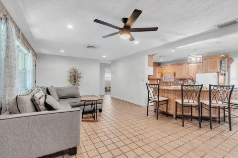 Villa ou maison à vendre à Saint Petersburg, Floride: 4 chambres, 198.63 m2 № 1902453 - photo 6
