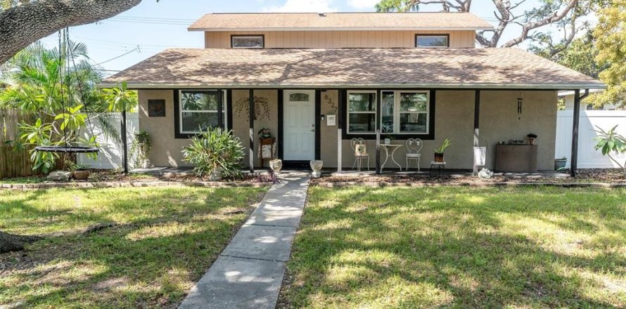 Casa en Saint Petersburg, Florida 4 dormitorios, 198.63 m2 № 1902453