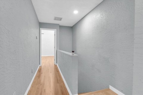 Casa en venta en Saint Petersburg, Florida, 4 dormitorios, 198.63 m2 № 1902453 - foto 18