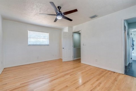 Casa en venta en Saint Petersburg, Florida, 4 dormitorios, 198.63 m2 № 1902453 - foto 21