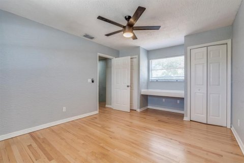 House in Saint Petersburg, Florida 4 bedrooms, 198.63 sq.m. № 1902453 - photo 24
