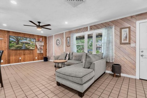 Casa en venta en Saint Petersburg, Florida, 4 dormitorios, 198.63 m2 № 1902453 - foto 3