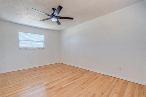 Casa en venta en Saint Petersburg, Florida, 4 dormitorios, 198.63 m2 № 1902453 - foto 20